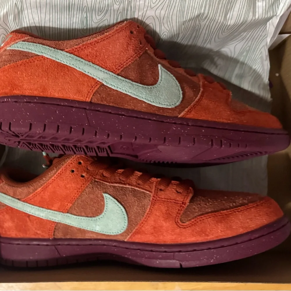 2023
Dunk Low SB 'Mystic Red'  NWT and box - Picture 11 of 12